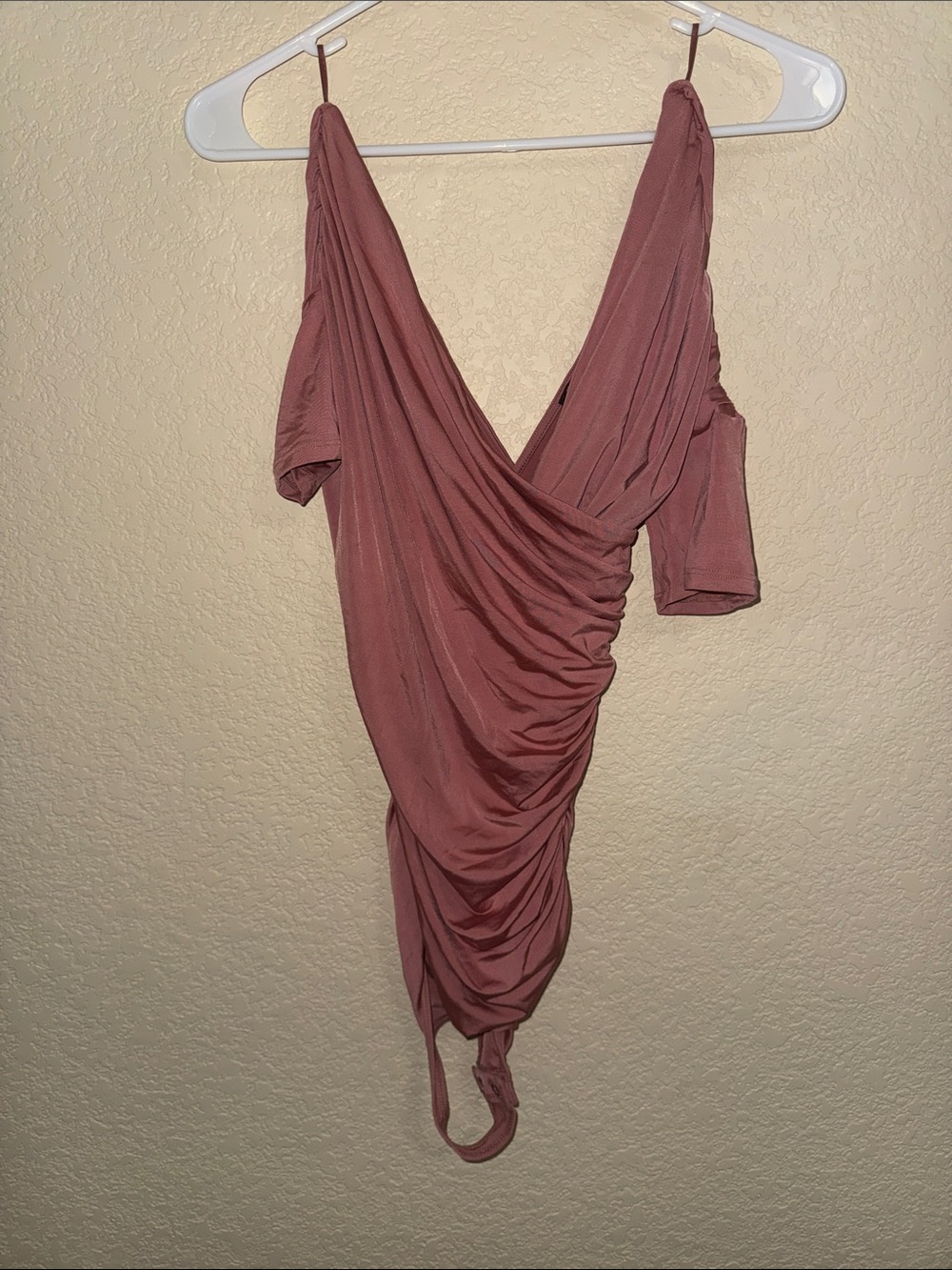 NWT Express Body Contour Ruched Off Shoulder Bodysuit XS Mauve Pink Stretch